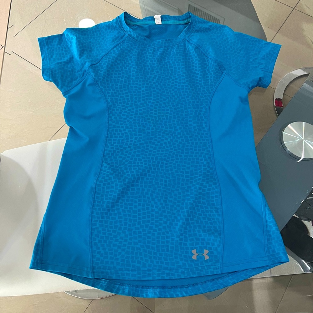 🔴 Under Armour women’s shirt size small